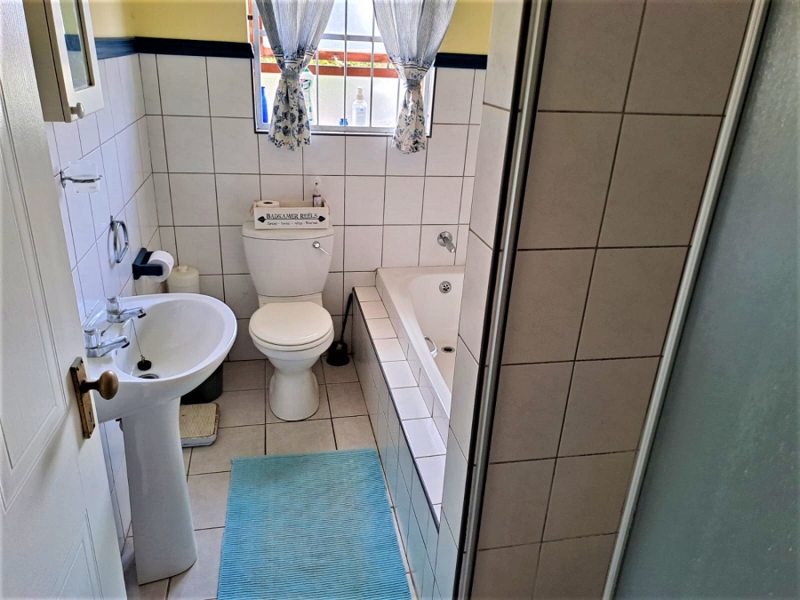 4 Bedroom Property for Sale in Wavecrest Eastern Cape